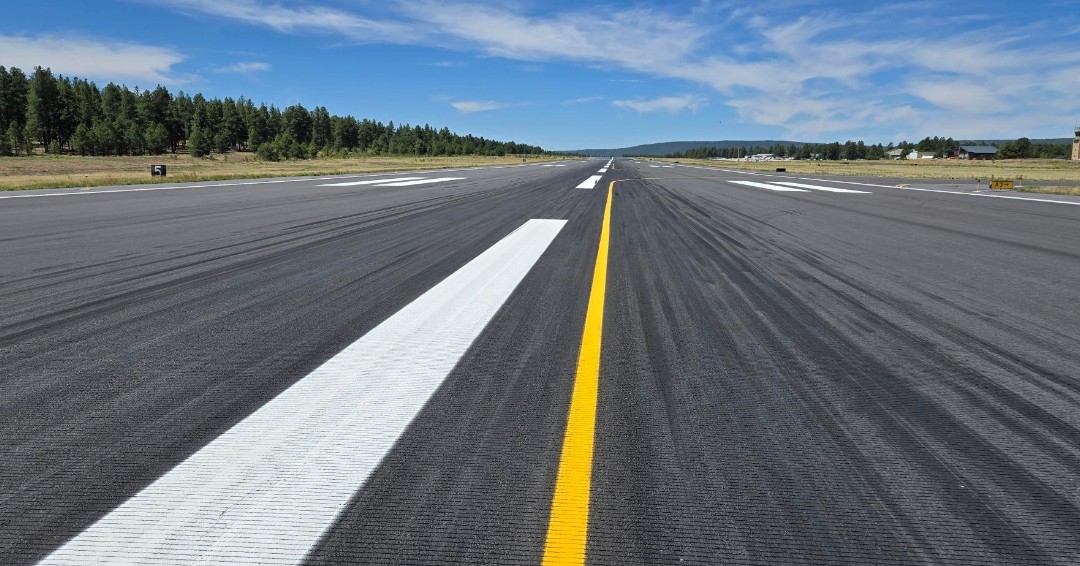 FlyFlagstaffAZ's tweet image. Fresh markings on the runway! Keeping things safe, sharp, and ready for takeoff. #FlyFlagstaffAZ