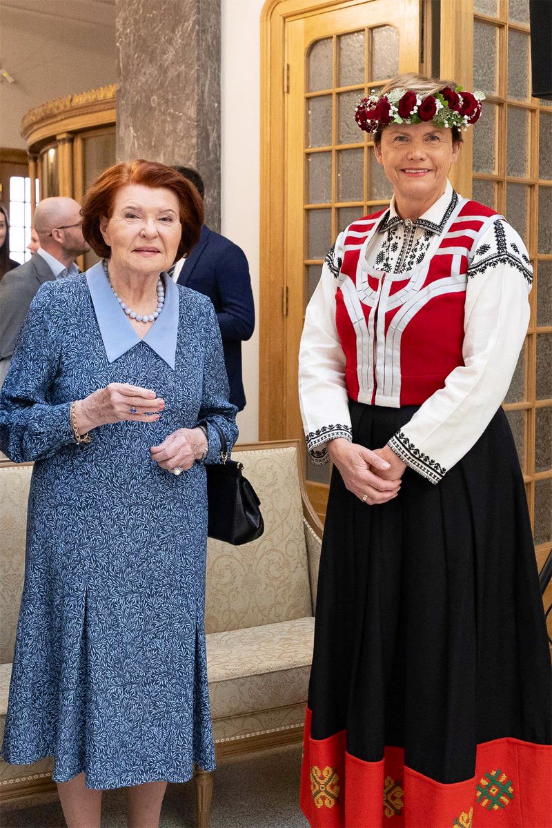 Baiba Braže (@braze_baiba) on Twitter photo Pirms 26 gadiem šodien par Latvijas Republikas prezidenti ievēlēja Dr. Vairu Vīķi-Freibergu.
Paldies Prezidentei <a href="/VairaVF/">Vaira Vike-Freiberga</a> par darbu Latvijas labā, arī iestājai ES🇪🇺 un #NATO pirms 21 gada!
🇱🇻🇱🇻🇱🇻 Pirms 26 gadiem šodien par Latvijas Republikas prezidenti ievēlēja Dr. Vairu Vīķi-Freibergu.
Paldies Prezidentei <a href="/VairaVF/">Vaira Vike-Freiberga</a> par darbu Latvijas labā, arī iestājai ES🇪🇺 un #NATO pirms 21 gada!
🇱🇻🇱🇻🇱🇻