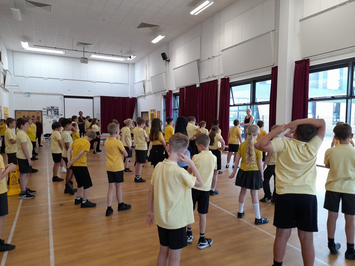 EastfieldPSHull's tweet image. Lots of acting, dancing, and singing currently in Y6 in preparation for Eastfield School Musical. Two rehearsals down, and it's looking good! #6BE #6CW #6LT