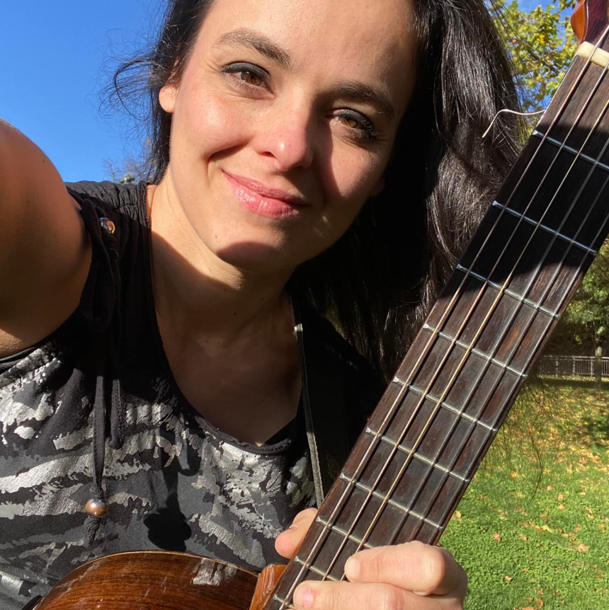 Heyyy :-) ten days ago was my birthday and we worked on some new guitar arrangements... loving them! I have composed them in the sunshine! :-)