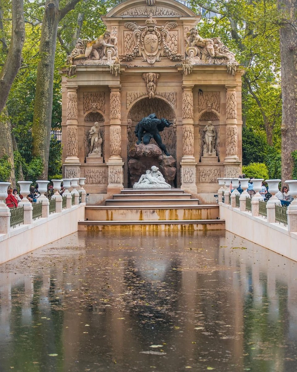 Nel Jardin du Luxembourg si trova la romantica Fontaine de Médicis, senza dubbio una delle fontane più belle di Parigi ⛲

📷 cyugulis2427

#parigipuntoit #parigi #paris