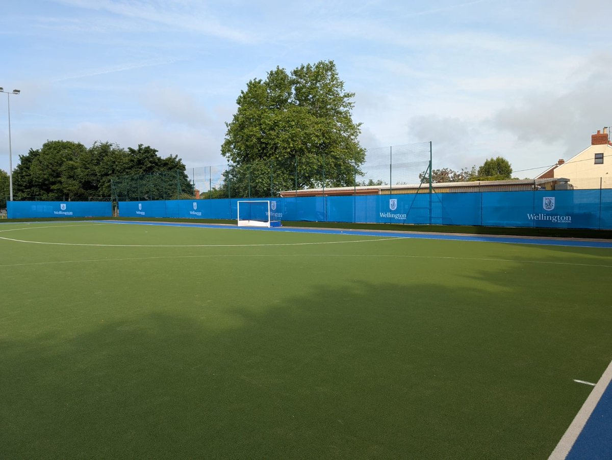 StuartCanvas's tweet image. Just installed 120m of branded windbreakers at Wellington School’s hockey courts! 

They reduce wind, enhance play, and boost visual branding making the area more appealing for students and spectators. 

#StuartCanvas #SportsBranding