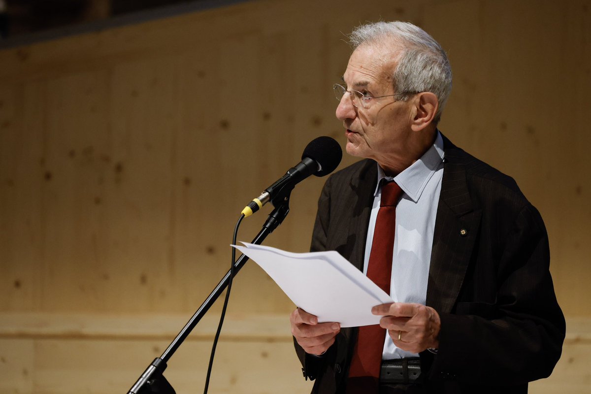 #BiennaleArchitettura2025 #GENS #LucianoViolante: “Parliamo di ‘domicidio’ nel caso di abbattimento intenzionale di case, contro la volontà di chi le abita. Questo può avvenire in contesto di guerra tanto quanto di pace. Di abbattimento delle case si parlava già nell’Iliade e