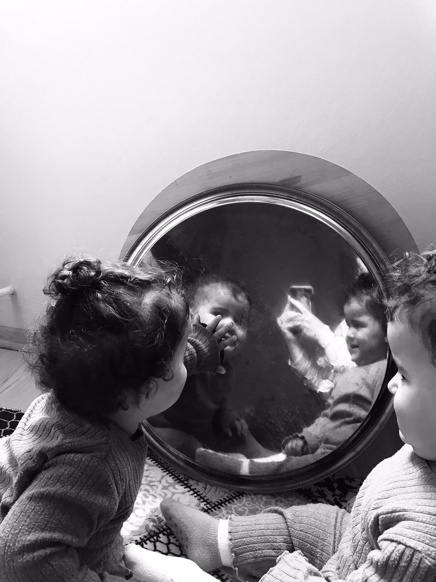 Çok hareketliler, çok mızmızlar, bazen çileden de çıkarıyorlar, hatta ve hatta başkasının bebesi olsa al çöpe at derdim fakat çok güzeller ve benimler. 🫠

🖇