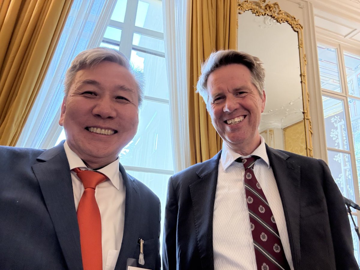 Нидерландын Хаант Улсын Парламентын Төлөөлөгчдийн Танхимын дарга Мартин Босма тус улсад суугаа дипломат төлөөлөгчийн газрын тэргүүн нарыг хүндэтгэн албан уулзалт хийв. 
brussels.embassy.mn/post/5473