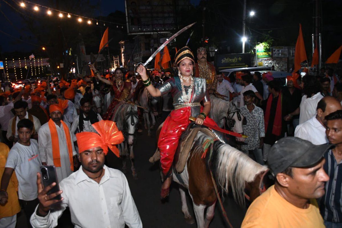 Jaibhan Singh Pawaiya (@pawaiyajai) on Twitter photo आज ग्वालियर में वीरांगना लक्ष्मीबाई जी की १६७वीं शहादत की वर्षगांठ पर दो दिनी २६वाँ बलिदान मेला का प्रारंभ उनकी पावन समाधि पर शहीद ज्योति स्थापित करके किया गया।<a href="/narendramodi/">Narendra Modi</a> <a href="/JPNadda/">Jagat Prakash Nadda</a> <a href="/AmitShah/">Amit Shah</a> <a href="/blsanthosh/">B L Santhosh</a> <a href="/shivprakashbjp/">Shivprakash</a> <a href="/ajayjamwalbjp/">Ajay Jamwal</a> <a href="/bjpdrmahendra/">Dr. Mahendra Singh</a> <a href="/DrMohanYadav51/">Dr Mohan Yadav</a> <a href="/vdsharmabjp/">VD Sharma</a> आज ग्वालियर में वीरांगना लक्ष्मीबाई जी की १६७वीं शहादत की वर्षगांठ पर दो दिनी २६वाँ बलिदान मेला का प्रारंभ उनकी पावन समाधि पर शहीद ज्योति स्थापित करके किया गया।<a href="/narendramodi/">Narendra Modi</a> <a href="/JPNadda/">Jagat Prakash Nadda</a> <a href="/AmitShah/">Amit Shah</a> <a href="/blsanthosh/">B L Santhosh</a> <a href="/shivprakashbjp/">Shivprakash</a> <a href="/ajayjamwalbjp/">Ajay Jamwal</a> <a href="/bjpdrmahendra/">Dr. Mahendra Singh</a> <a href="/DrMohanYadav51/">Dr Mohan Yadav</a> <a href="/vdsharmabjp/">VD Sharma</a>