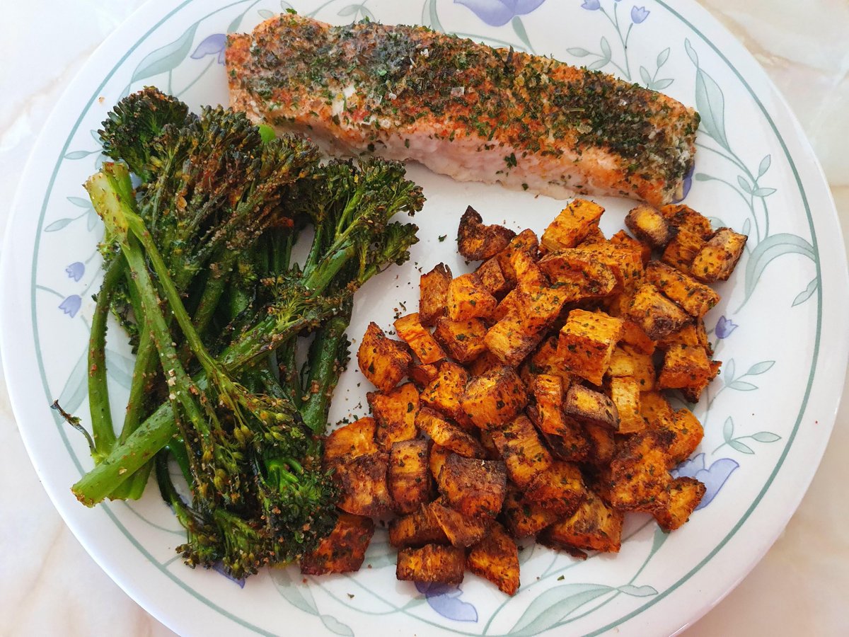alanskates13's tweet image. Elevate your dinner experience with this delectable dish, perfectly topped .Who&apos;s ready to indulge? 🍽️📷 #DinnerDelight #FoodieFavorites #GourmetEats