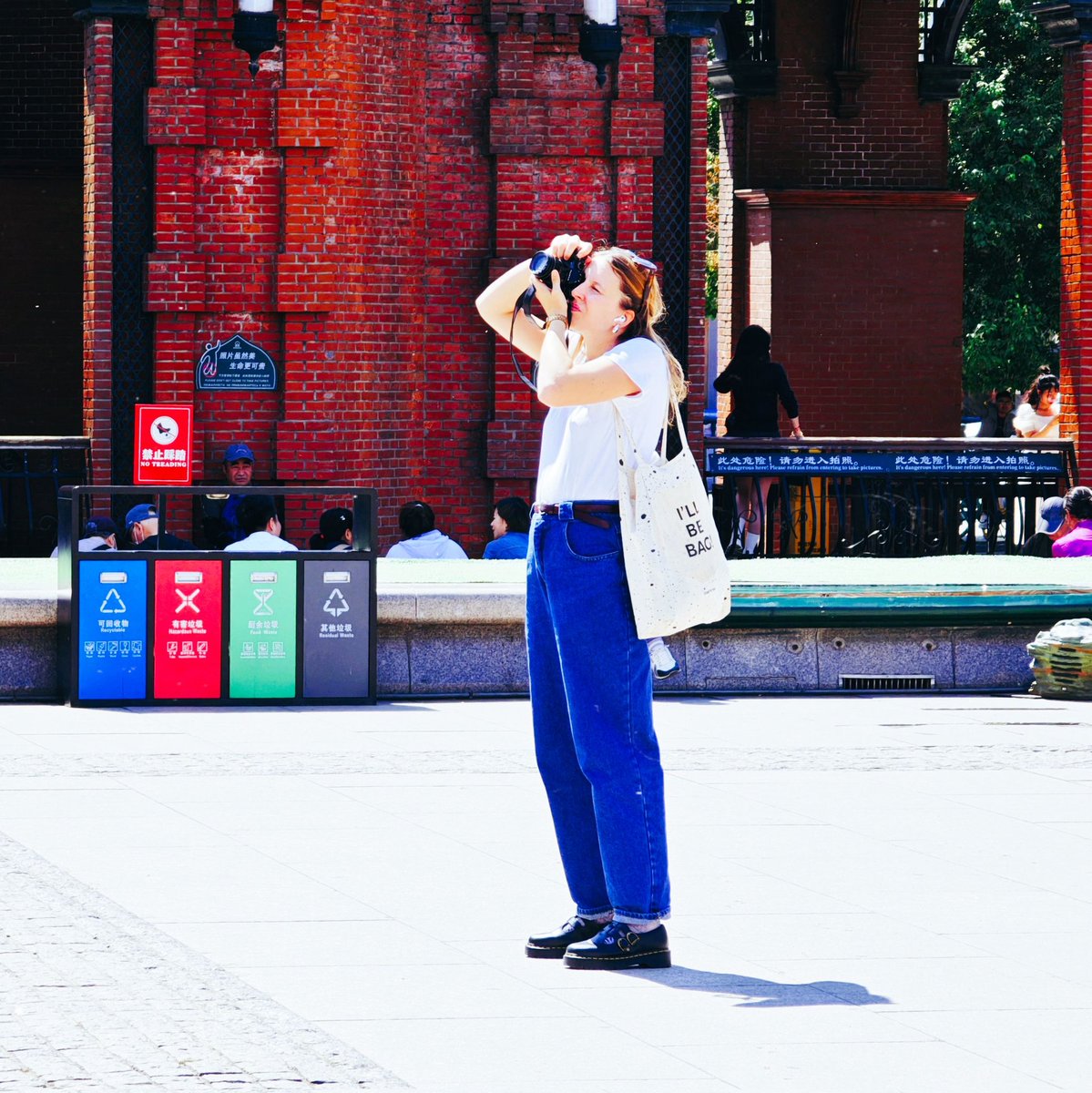 huangsilang007's tweet image. 广场上来了“歪果仁”