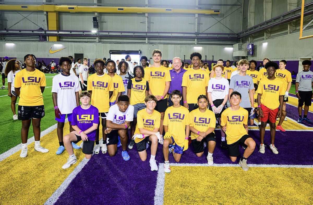CarsonMolden11's tweet photo. Football camp 💜💛🏈
 @LSU @LSUfootball https://t.co/FCqWMMD5pJ