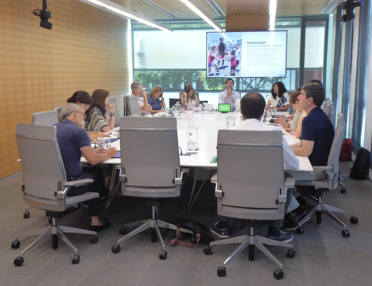 Eskola Kirolari buruzko Ponentzian Eukene Aranaren agerraldia (Consultoría Zain - Haur eta Nerabeen Zaintza) / Comparecencia de Eukene Arana (Consultoría Zain - Protección Infancia y Adolescencia) jggipuzkoa.seneca.tv/watch?id=OTkwN…