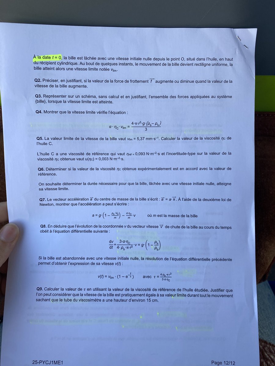 thvbutterfly_'s tweet photo. le bac de physique ? MDRRR CES BATARDS 
Celui qu’a fait le sujet je vais le chopper, c’est quoi ça ??!! 

#bac2025 https://t.co/zQTnPeFOgM