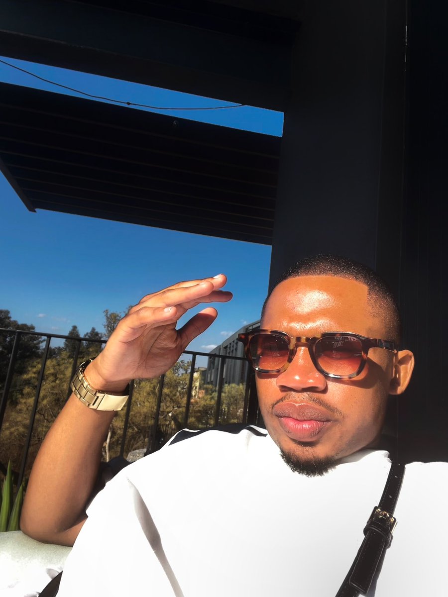 siphesihle_j's tweet image. sun’s out.
