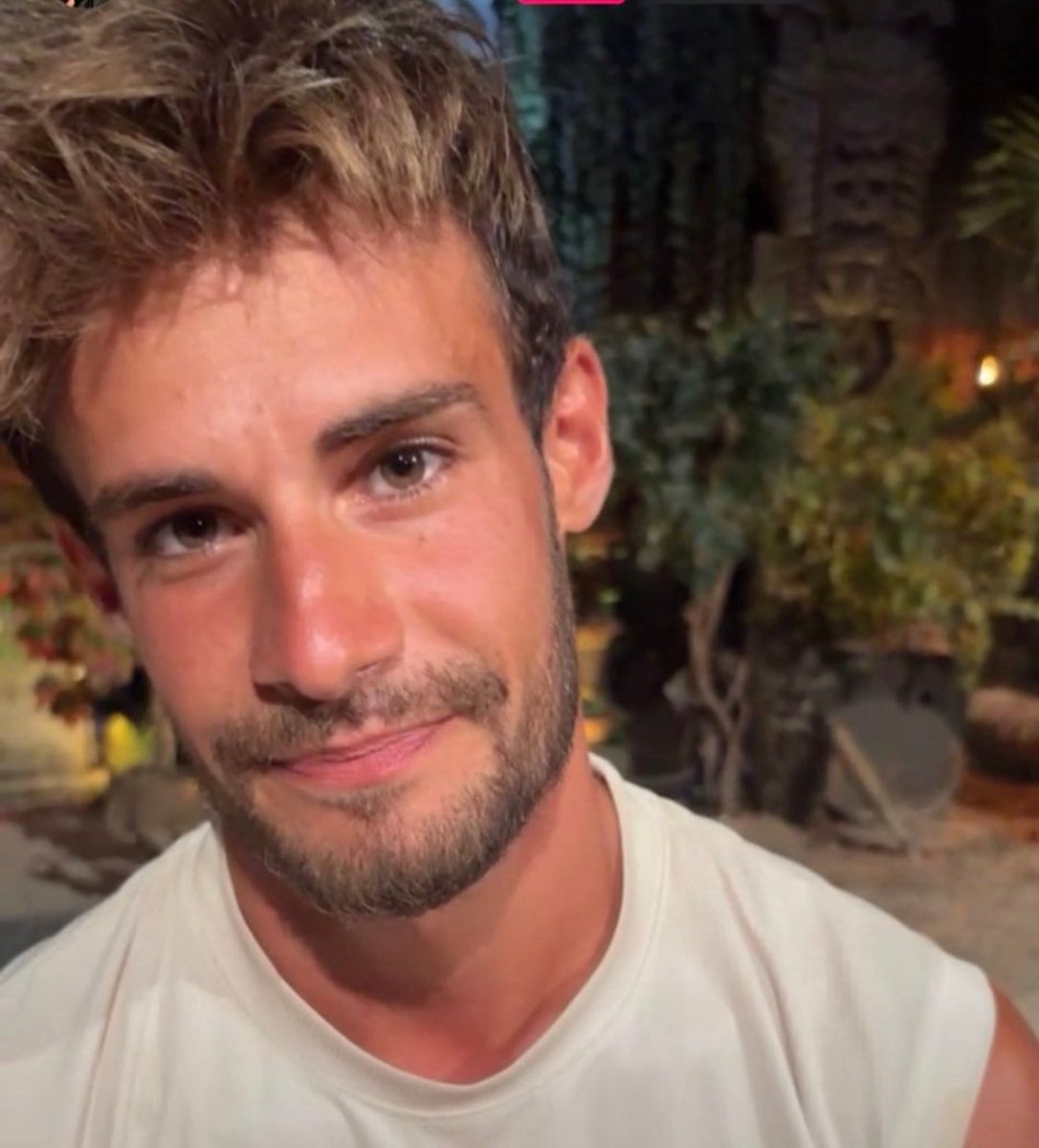 Sezonun özeti bu. 3 ızbandut bir oldu oyuncu mimar Batuşumuzla uğraştı. Batuhan tarihin en güçlü yarışmacısıdır nokta.