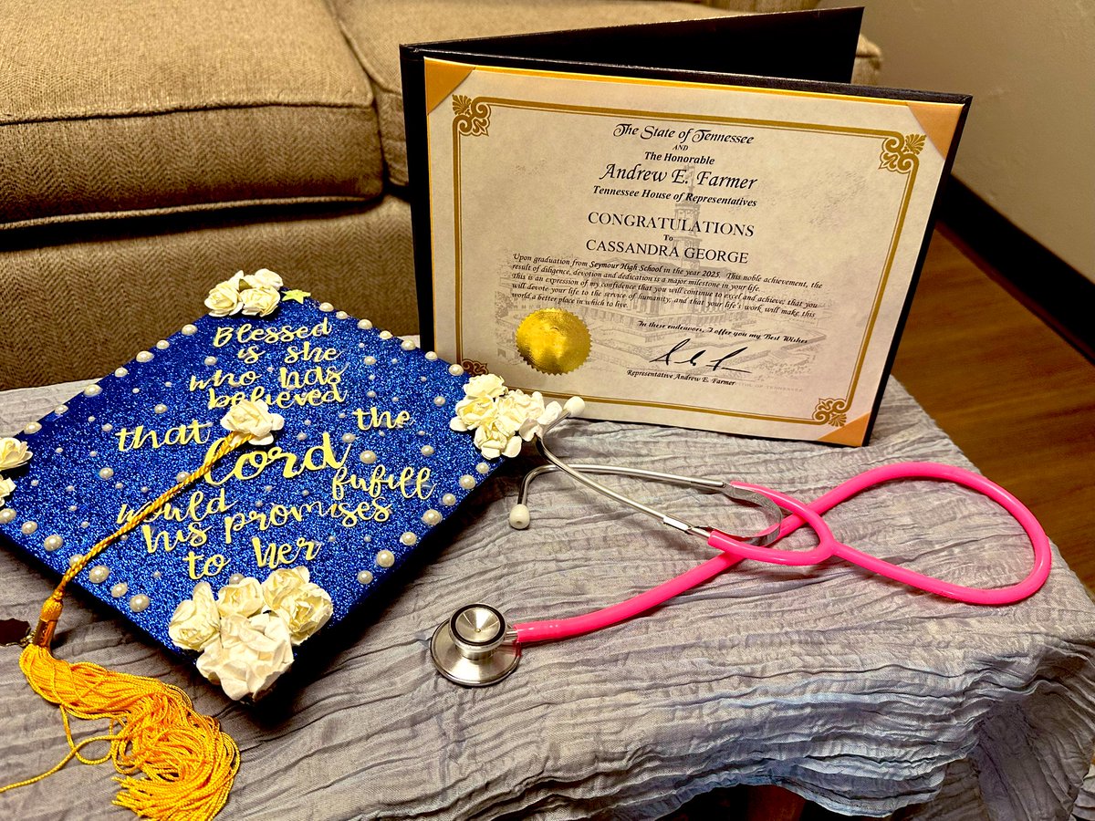 MsGSpEducator's tweet image. My girl is a top 10% 2025 graduate and she was pinned for her Patient Care Tech cert. She starts at ETSU this fall. 👏🏻 🩺 👩🏼‍🎓