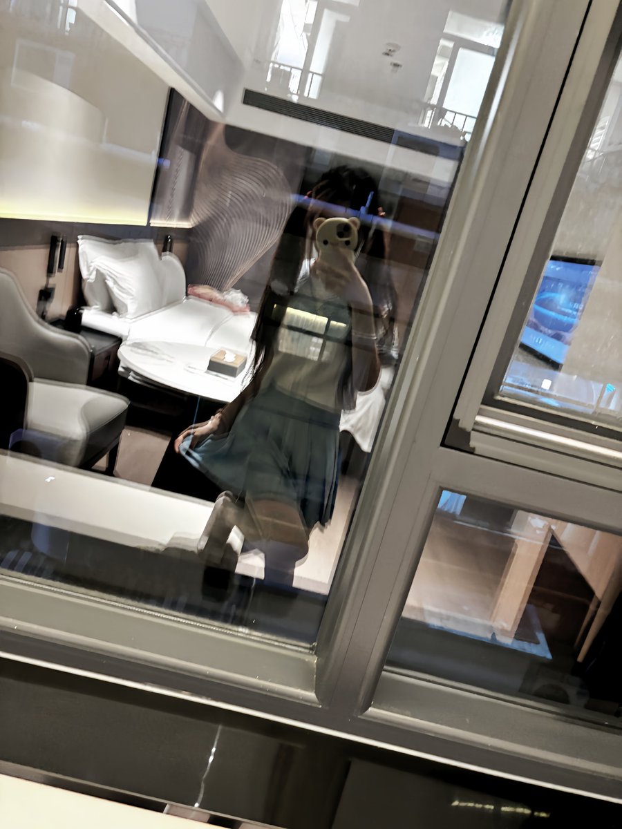 幸福就是猫追尾巴

#爸爸活 #jk #金主爸爸 #女高中生 #反差 #门槛妹 #少萝 #萝莉 #puppy #小圈 #女儿服