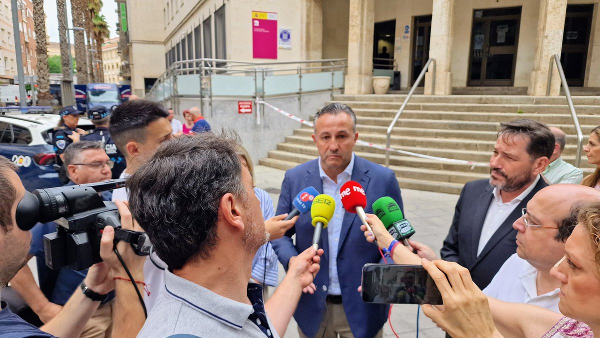 Diputación de C.Real (@diputacioncr) on Twitter photo El vicepresidente4, Adrian Fernandez,de la <a href="/DiputacionCR/">Diputación de C.Real</a> , ha participado en el minuto de silencio como muestra de repulsa por el asesinato de María. Ha declarado “La violencia contra las mujeres no puede tener cabida en nuestra sociedad. Es una tragedia que nos duele a todos. El vicepresidente4, Adrian Fernandez,de la <a href="/DiputacionCR/">Diputación de C.Real</a> , ha participado en el minuto de silencio como muestra de repulsa por el asesinato de María. Ha declarado “La violencia contra las mujeres no puede tener cabida en nuestra sociedad. Es una tragedia que nos duele a todos.