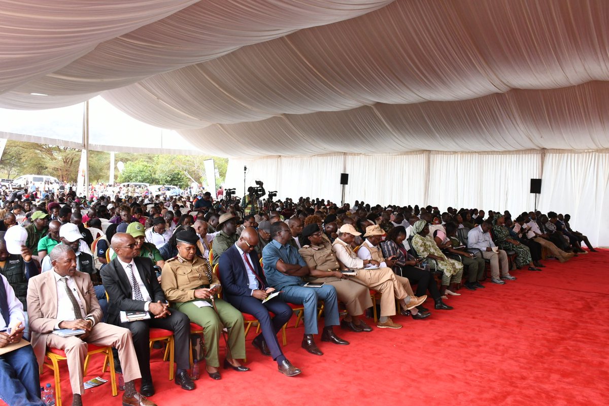 KEFRIHQ's tweet photo. World Desertification and Drought Day 2025 was marked in Mwatate. Leaders praised KEFRI’s tree research and Jaza Miti app. CS Environment, Climate Change and Forestry Dr. Deborah Barasa urged sustainable land use, noting tree cover has risen to 12.3%
#WorldDesertificationDay https://t.co/giSssdtRJ0