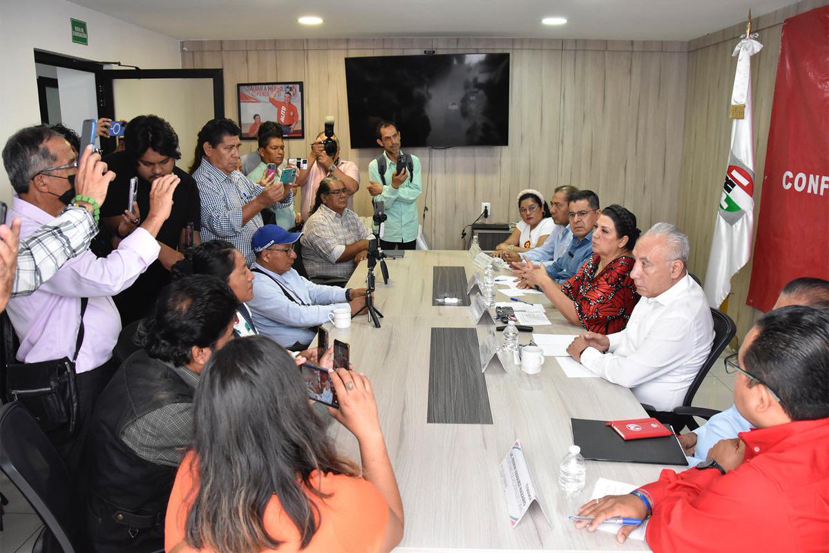 PRI Oaxaca (@prioaxaca_) on Twitter photo En conferencia de prensa, <a href="/CarmelitaRicdzV/">Carmelita Ricardez</a>, <a href="/JesusMadridOax/">Jesús Madrid</a>, <a href="/Heliodoro_hcde/">Heliodoro Carlos Díaz E.</a>, <a href="/VasquezEdwin_/">Edwin Vásquez</a> y <a href="/EricCarrascoch/">Eric Carrasco Chávez</a>, a nombre del <a href="/PRIOaxaca_/">PRI Oaxaca</a> respaldaron la impugnación de <a href="/alitomorenoc/">Alejandro Moreno</a> a la elección judicial. Denunciamos graves irregularidades y exigimos justicia para San Mateo Piñas En conferencia de prensa, <a href="/CarmelitaRicdzV/">Carmelita Ricardez</a>, <a href="/JesusMadridOax/">Jesús Madrid</a>, <a href="/Heliodoro_hcde/">Heliodoro Carlos Díaz E.</a>, <a href="/VasquezEdwin_/">Edwin Vásquez</a> y <a href="/EricCarrascoch/">Eric Carrasco Chávez</a>, a nombre del <a href="/PRIOaxaca_/">PRI Oaxaca</a> respaldaron la impugnación de <a href="/alitomorenoc/">Alejandro Moreno</a> a la elección judicial. Denunciamos graves irregularidades y exigimos justicia para San Mateo Piñas
