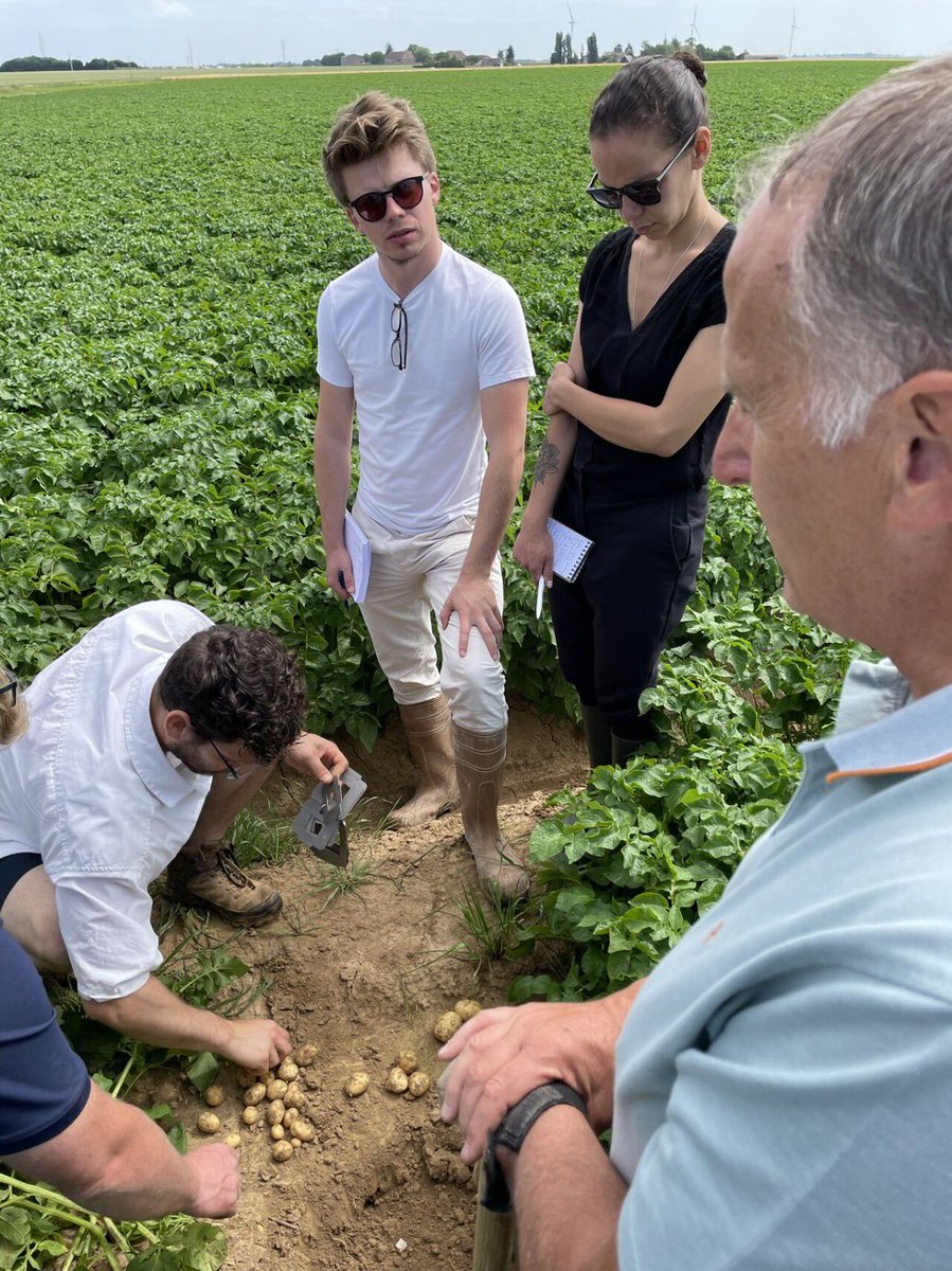 📆Trois matinées pour semer des idées neuves !

Lors des Journées Diversification 🌾 organisées par la Chambre d’Agriculture du Loiret et SEMAE Centre, agriculteurs et experts se sont réunis 👨‍🌾 pour explorer de nouvelles filières à forte valeur ajoutée 🌟.