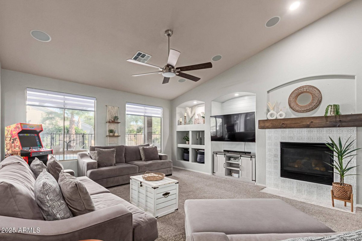 KodiRiddle's tweet image. Eco-smart &amp;amp; stylish! 🌿 4-bed, 3-bath, paid-off solar, EV outlet, remodeled kitchen, PebbleTec pool. Minutes to TSMC &amp;amp; trails. 
See more: theriddlegroup.com/d8rc9uke
#PhoenixRealEstate #SolarHome #JustListed