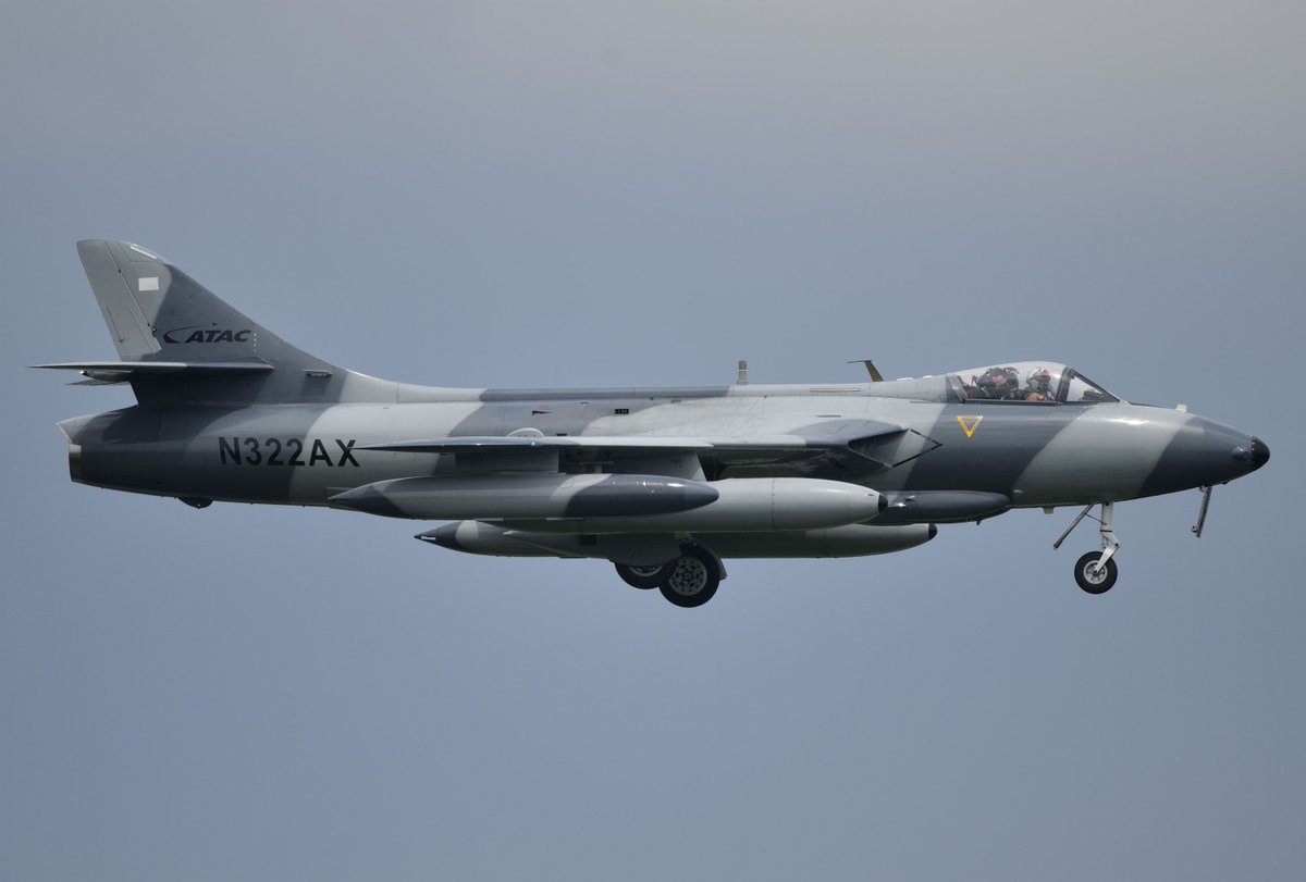 tomcat_alte's tweet photo. 6/13の厚木基地です。
ホーカーハンターの続きで今回は N322AX です。
昨年もグアムからのお帰りを撮ってたような!?😅
#厚木基地
#ATAC
#HawkerHunter
#Mk58 https://t.co/0HyS0pyxJ1