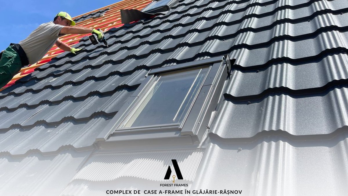 ForestFrames's tweet image. 🏡🔨 Prima casă  prinde contur!
Acoperișul e aproape gata, iar visul Forest Frames devine tot mai real în inima pădurii din Râșnov. 🌲✨

Urmează detaliile care fac diferența — dar deja se simte atmosfera de acasă.

📍Glejărie, Râșnov
#ForestFrames #AFrameHouse #ProgressUpdate