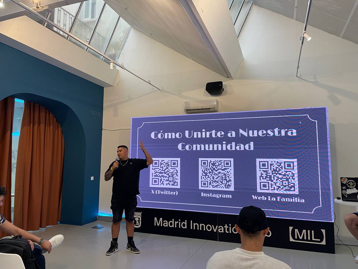 LaFamilia_so's tweet photo. 🎤 Nuestro Co-fundador @AndriuJose20 está en el escenario del @milmadrid_(Madrid innovation Lab) compartiendo oportunidades en el ecosistema de @solana.

📍 En el evento @SYNERGIAFUN, donde la comunidad se encuentra para construir el futuro de Web3 en España.

🎩Somos la familia! https://t.co/DQCKdkJz4Y
