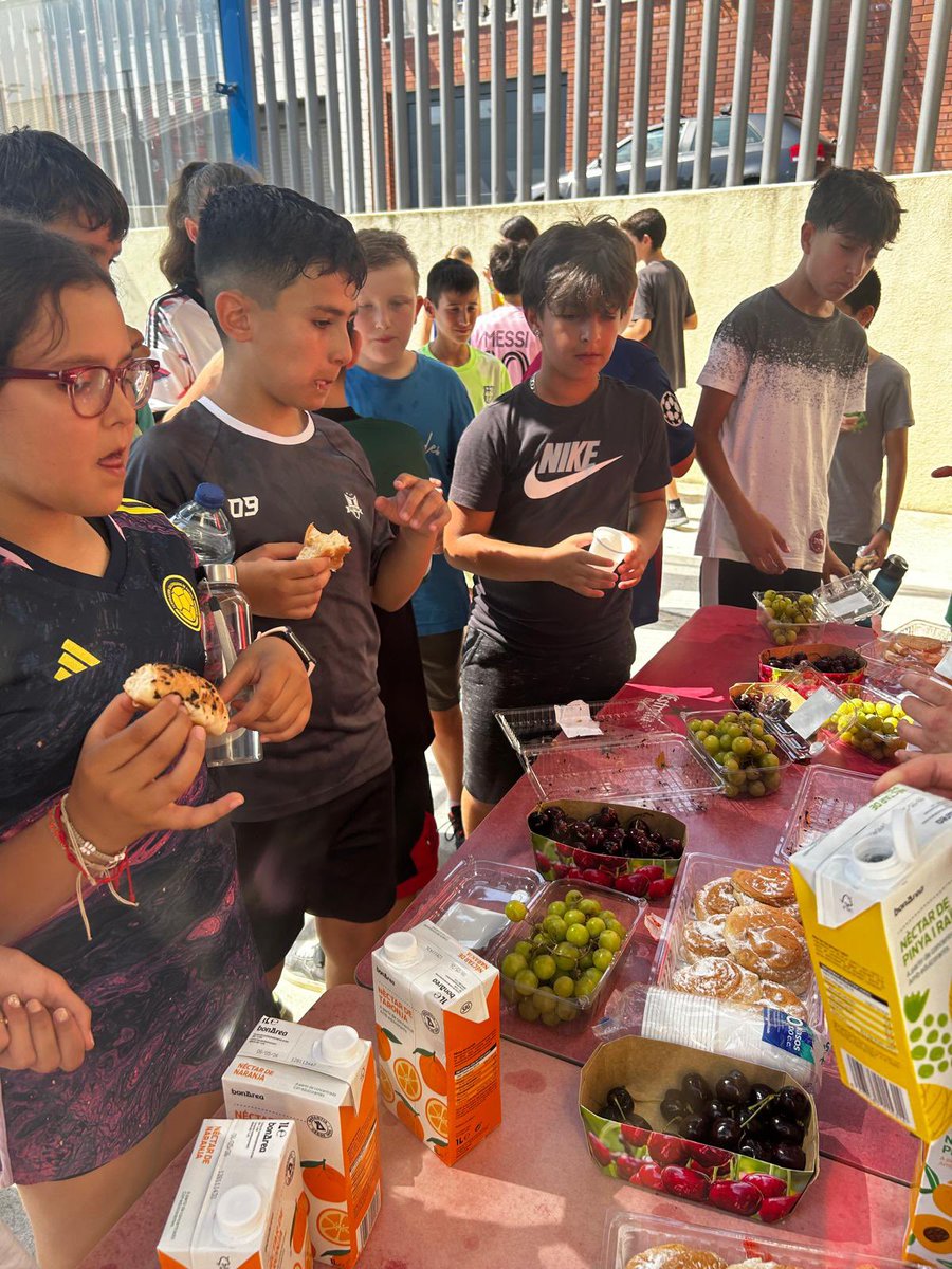 🎾 Avui hem celebrat les finals del torneig de pàdel de 6è! Felicitats als guanyadors/es i a tot l’alumnat per la gran actitud 👏 Gràcies a l’AFA i a l’Alzinar per fer-ho possible! 🍎💚 #Pàdel6è #EsportAmbValors #CloendaEsportiva <a href="/LAlzinar/">L'Alzinar</a>