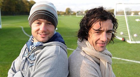 Stephen Hunt assisting Noel Hunt for Reading one more time 🤝 #readingfc