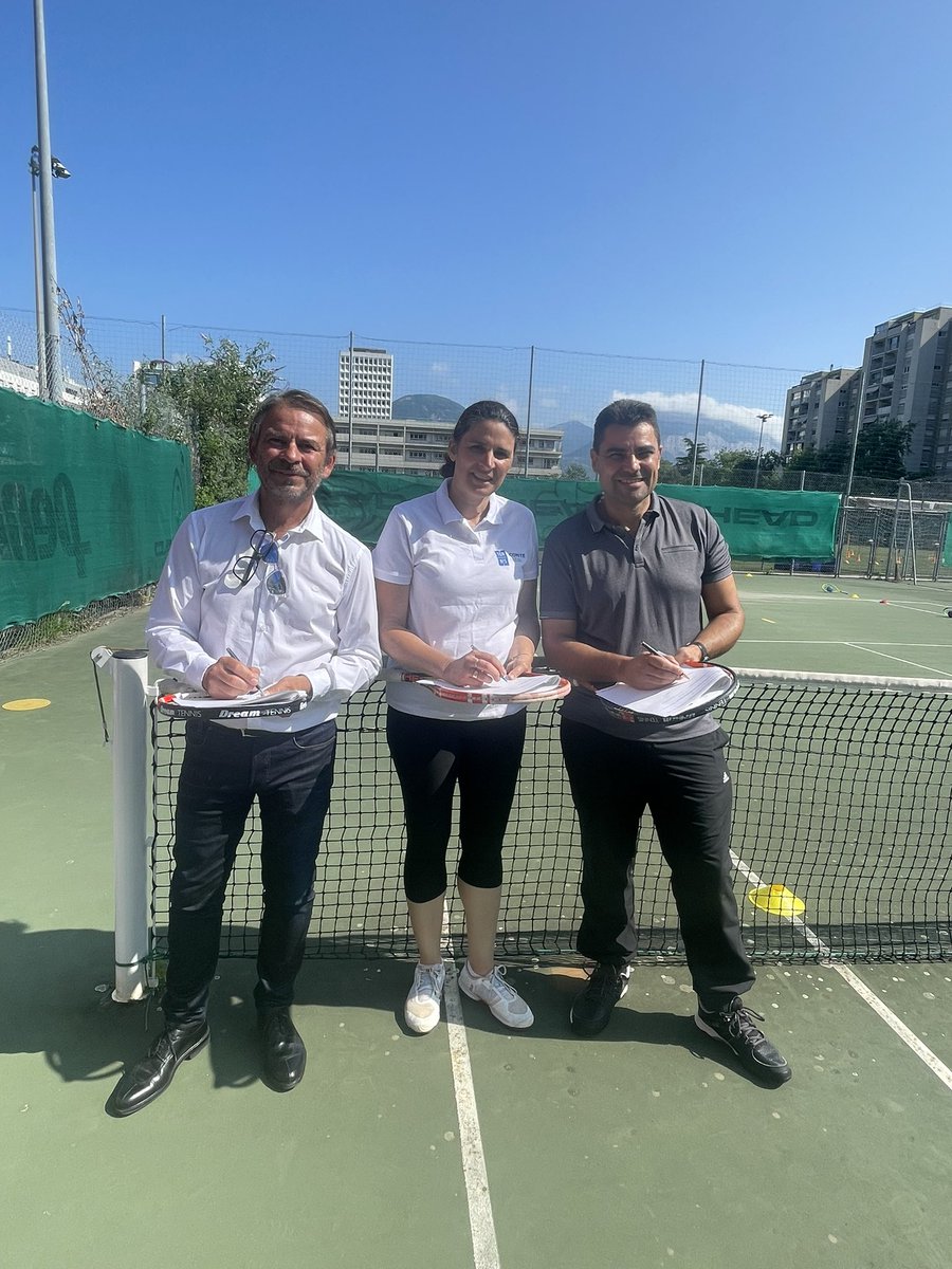 Laurent mazille CPD EPS 38 (@cpdepsmaz38) on Twitter photo Tournoi fair-play 🎾 organisé par le club de la Villeneuve Grenoble. 78 élèves de 3 écoles du rep+ ont partagé de nombreux échanges. Signature convention comité tennis Isère/usep38/dasen
<a href="/patrice_gros/">Patrice GROS</a> <a href="/FFTennis/">FFT</a> <a href="/MarzoukMohamme3/">Marzouk Mohammed</a> Tournoi fair-play 🎾 organisé par le club de la Villeneuve Grenoble. 78 élèves de 3 écoles du rep+ ont partagé de nombreux échanges. Signature convention comité tennis Isère/usep38/dasen
<a href="/patrice_gros/">Patrice GROS</a> <a href="/FFTennis/">FFT</a> <a href="/MarzoukMohamme3/">Marzouk Mohammed</a>