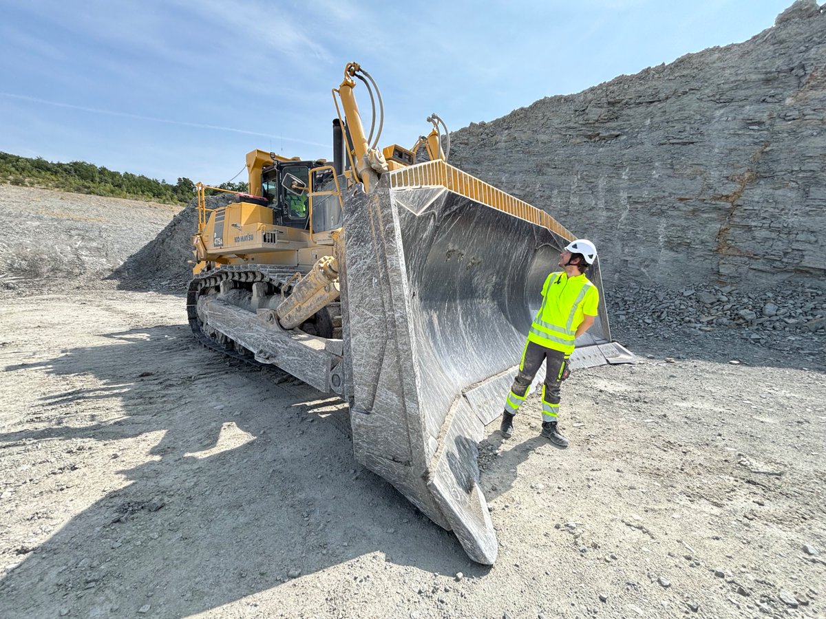 b_johannsen's tweet image. Another day another machine big as your (small) house! 🇪🇺
You don’t build robotics company in the office but in the mine! 🚀
@SensmoreAI