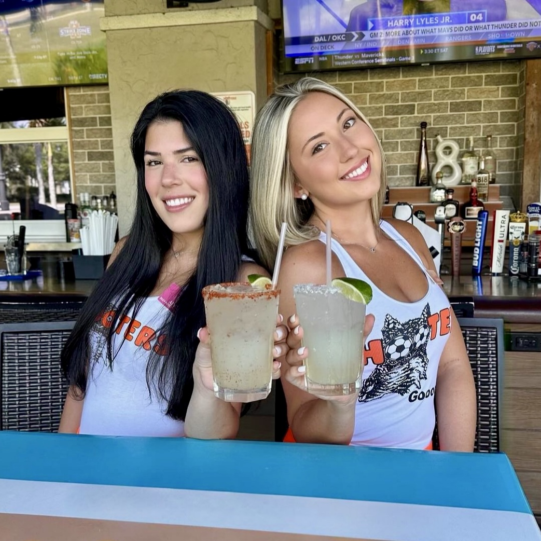 Sun’s out, fun’s on… and our world-famous wings are calling! Tag your Hooters crew!