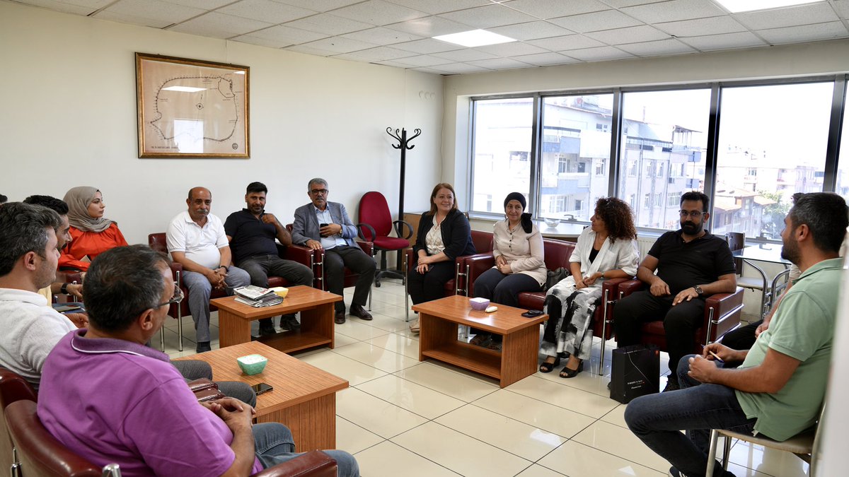 🔶Katılımcı Bütçe ile  Demokrasi Güçleniyor

Belediyemizin demokratik yerel yönetim anlayışı doğrultusunda hayata geçirdiği “Katılımcı Bütçe Bağlar Modeli” ile halkın karar alma süreçlerine doğrudan katılması esas alınıyor. Bu kapsamda başlayan çalışmalar dolayısıyla kentin