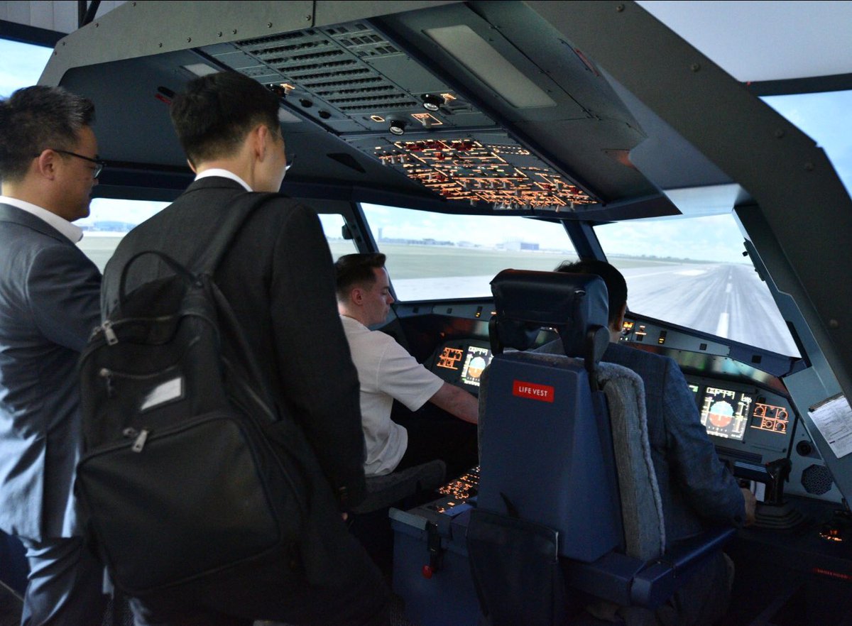 OvidiuMuca's tweet image. 🇷🇴⚡🇰🇷 South Korea’s KDIA VP Byungro Choi leads high-level visit to Romania’s INCAS — defense ties between the two nations gain altitude! ✈️ #defense #KDIA #RomaniaKorea #INCAS
