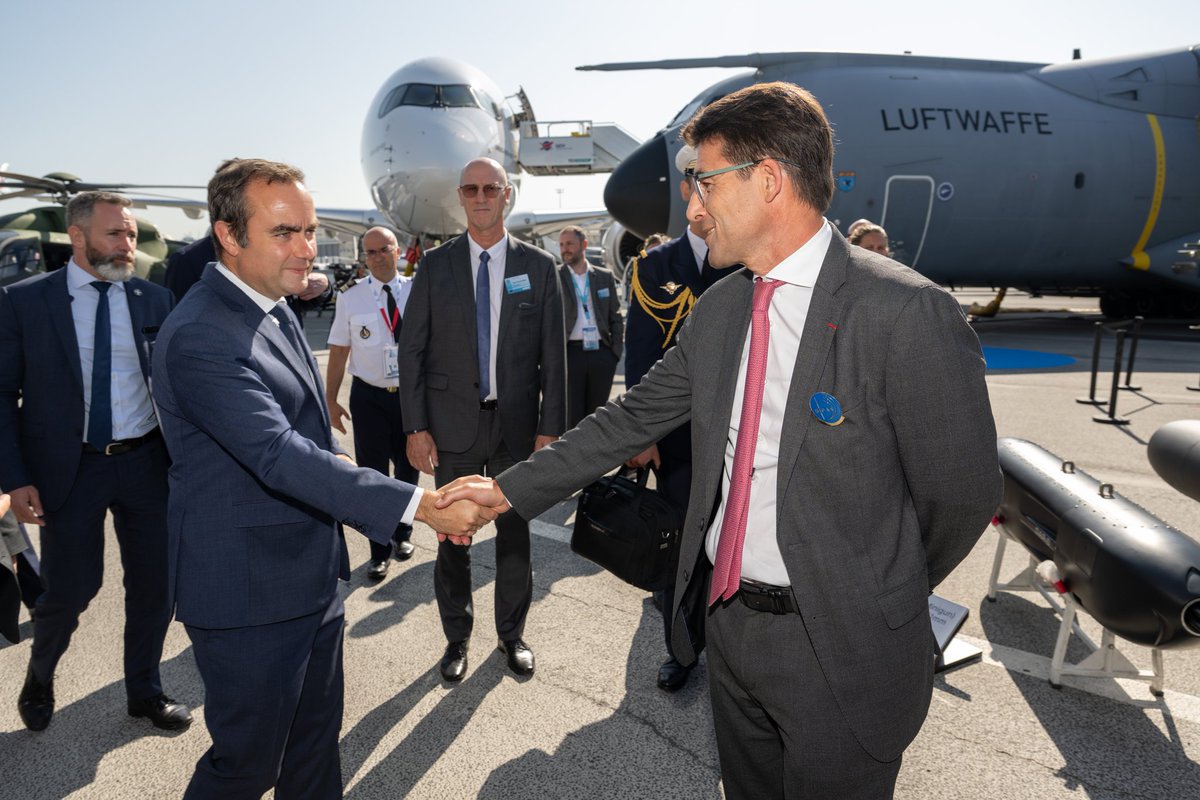 BrunoEven's tweet image. Proud to announce a framework agreement signed with @SebLecornu & @DGA for the acquisition of VSR700s for the @MarineNationale! This is a key milestone for @ArmeesGouv uncrewed aerial systems operations, also paving the way for other nations to join the programme.