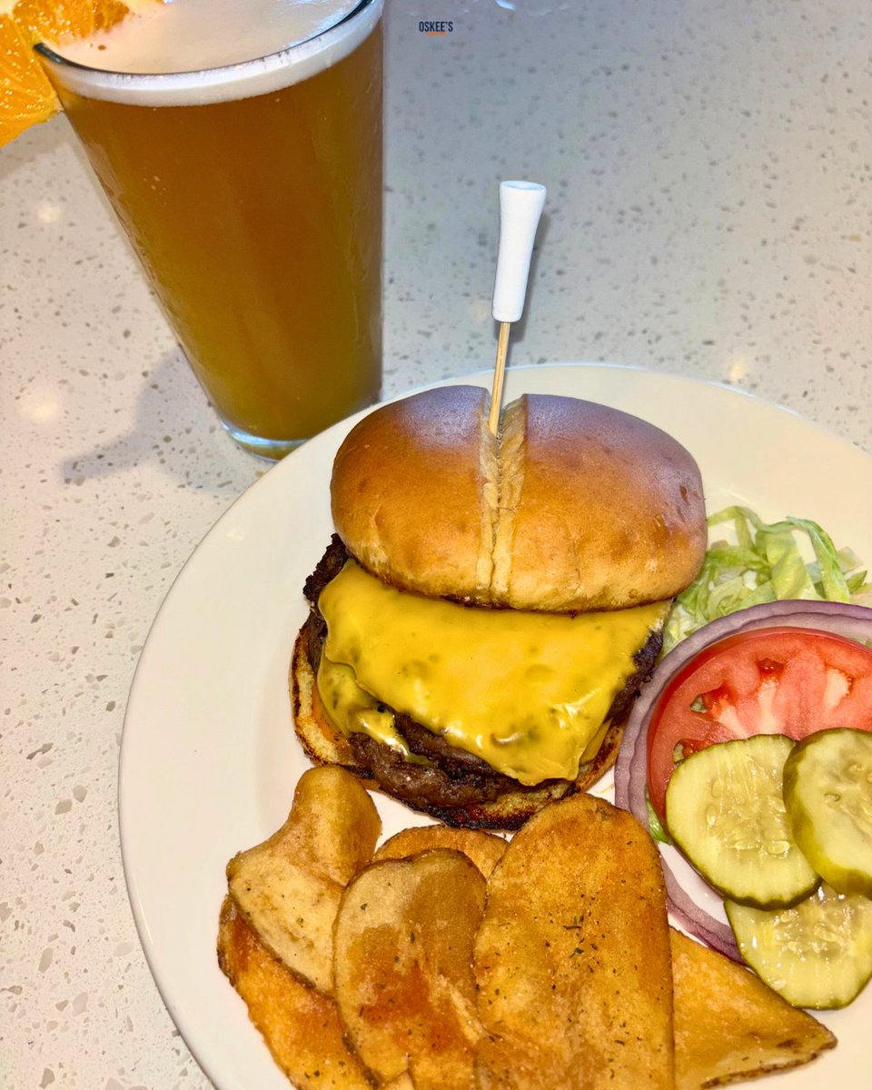 This could be your lunch view... 🍔👀

#champaignurbana | #burgeroftheday | #oskeessportspub