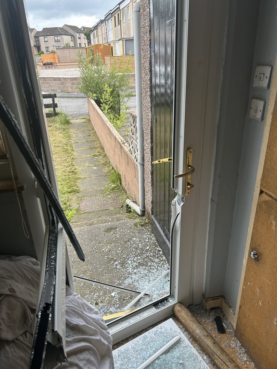 Another day &amp; another Drug Search Warrant carried out by Community Officers in #Dumfries. A small number of tablets suspected to be controlled drugs were recovered. The householder was also wanted on 4 warrants so she was arrested &amp; is now in Police Custody. #CommunityPolicing