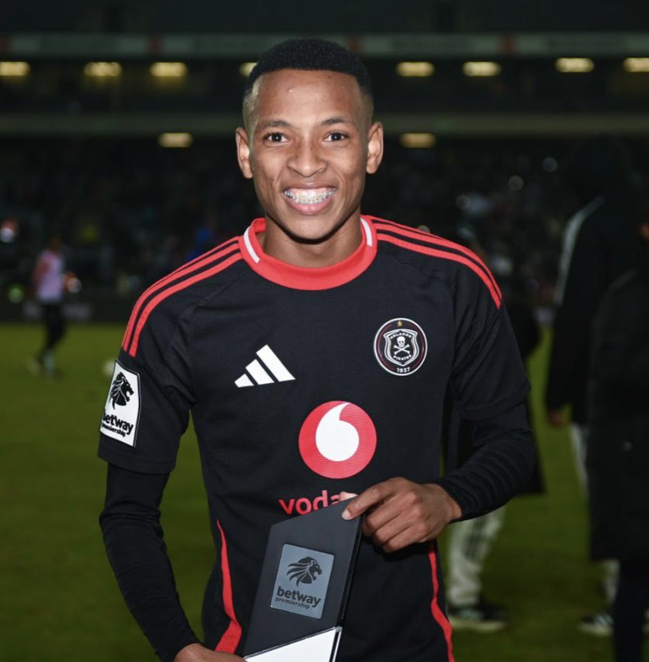 SoccerBeatZA's tweet image. 🚨REPORT: Relebohile Mofokeng has caught the eye of Israeli giants Maccabi Haifa and Maccabi Tel Aviv after a standout season with Orlando Pirates and Bafana Bafana 🇮🇱

Haifa have tracked the 20-year-old for months and want him for their UEFA Conference League push, but Tel Aviv…
