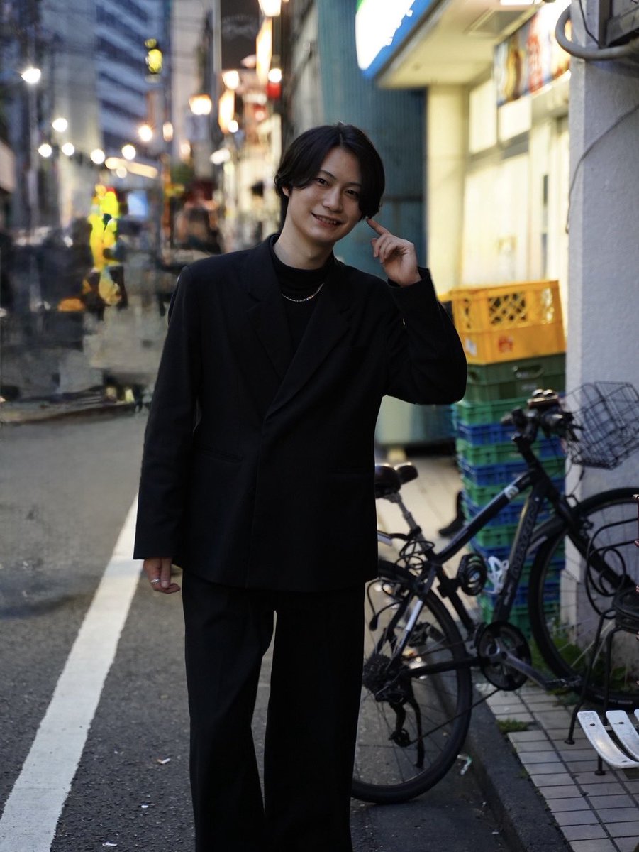 Qeens_fghd's tweet photo. 本日もEmmaご指名ご来店頂き誠にありがとうございます！

本日のラストソングは…

本日売上No. 1🥇

シャンパンコール🍾🥂で店内を盛り上げラスソンを獲得しました‼️

✨シュウ・ウエムラ✨です
@shu__emma 

おめでとうございます🎊㊗️ https://t.co/R2Ts7yIwjA
