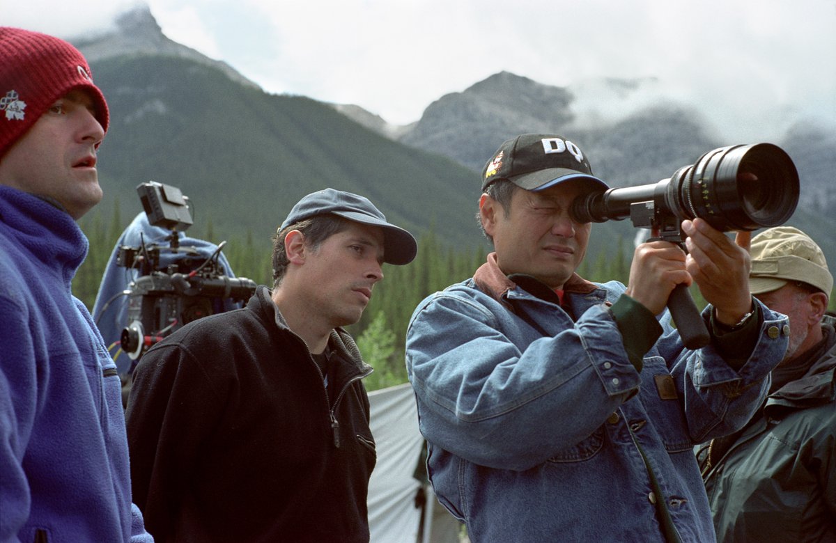 Behind-the-scenes photos from Ang Lee’s Brokeback Mountain, starring Heath Ledger and Jake Gyllenhaal ⛰️ 

For the film’s 20th anniversary this year, Focus Features is re-releasing Brokeback Mountain nationwide in theaters, with special showings beginning on June 22nd and 25th.