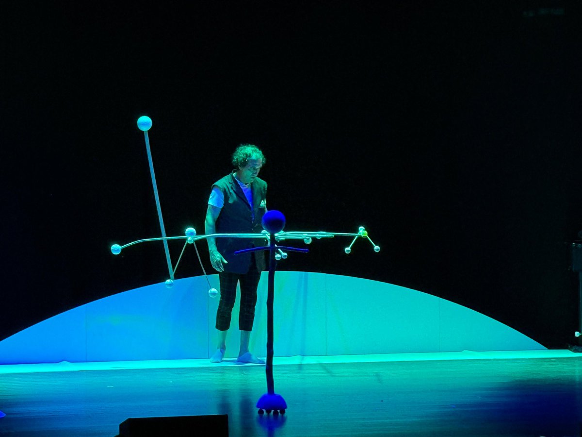 Hoy sí ha sido la última.

🪜 El III Circuito AUDACES se ha despedido hoy del público escolar con una fantástica función de Xabi Larrea y su ‘Ping Pang’ en el Auditorio de Guardo (Palencia).

🎭 Aún nos quedan testimonios e información que compartir... ¡permaneced muy atentos!