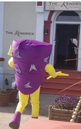 onlyinRL's tweet image. NEW POD!! 
Better stats this week as Bry is off the bench for Bobby who’s off playing with children or something like that 😂, Plus a bumper #OnlyinRL, and everything inbetween!
Plus what do these 4 pictures have to do with this weeks pod! 

linktr.ee/Onlyinrl

S5 Ep20(172)