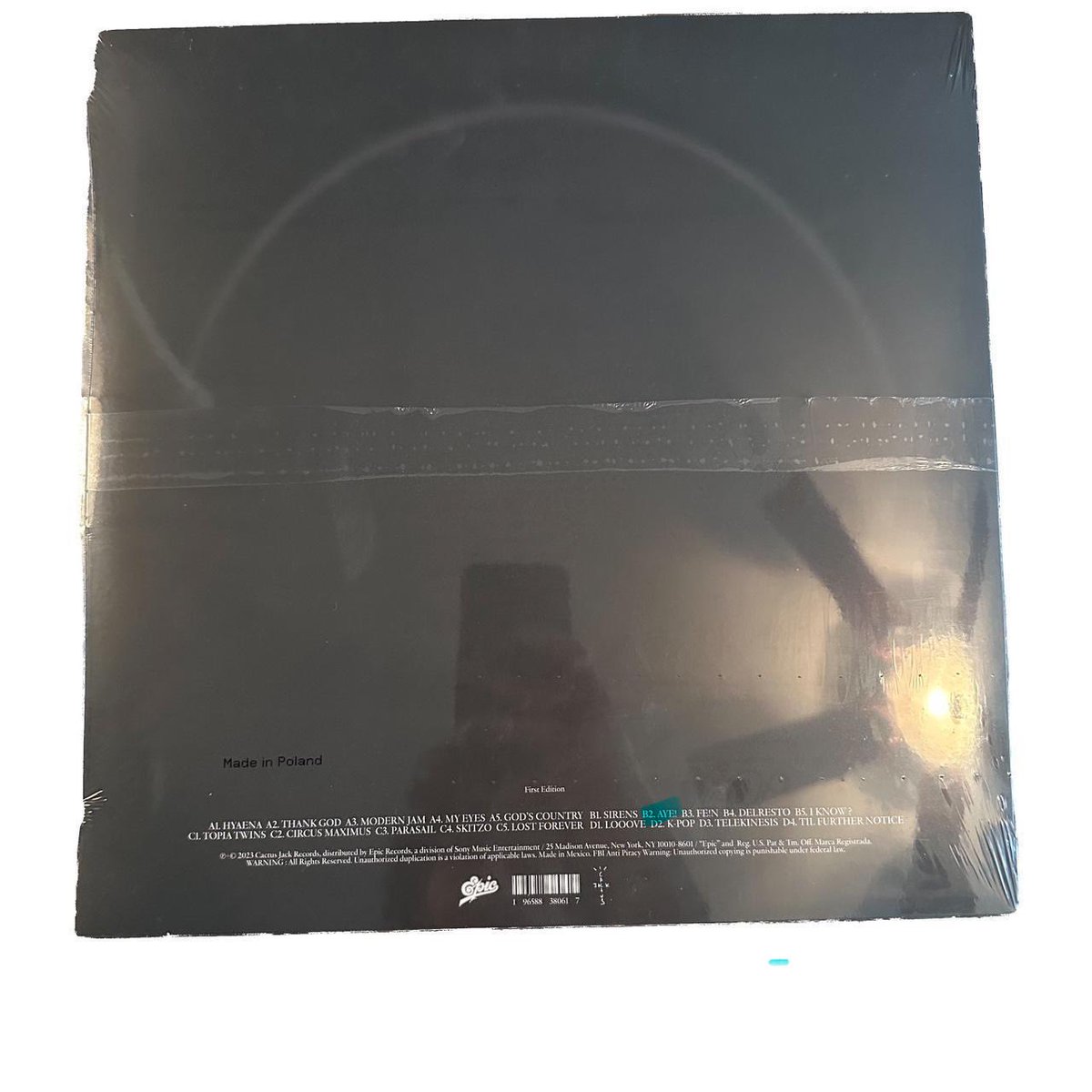 chriiswavy's tweet image. Pusha T crying that trav didn’t play Drake’s meltdown verse , when the truth is the nigga verse didn’t get submitted until the very last minute. The song isn’t even on most of the vinyls LMAOO😂😂 nigga just want something to bitch about