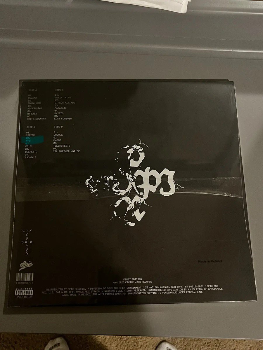 chriiswavy's tweet image. Pusha T crying that trav didn’t play Drake’s meltdown verse , when the truth is the nigga verse didn’t get submitted until the very last minute. The song isn’t even on most of the vinyls LMAOO😂😂 nigga just want something to bitch about