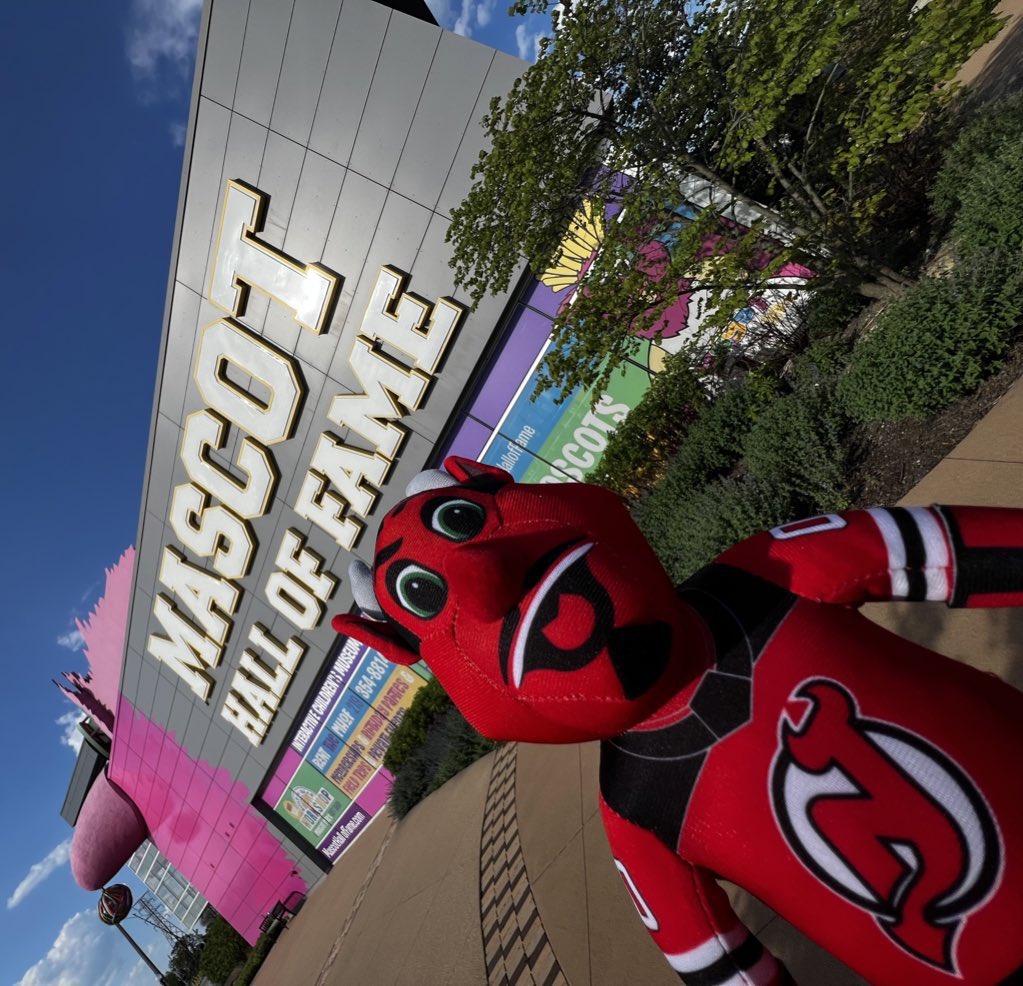 Still think it’s hilarious the hall snubbed <a href="/NJDevil00/">NJ Devil</a> and then was immediately shut down. #NationalMascotDay #NJDevils