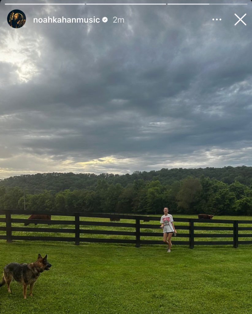HE’S AT THE STUDIO WITH THE COWS AGAIN OH NK4 IS SOOOOOOOOOOOOOOOOO CLOSE