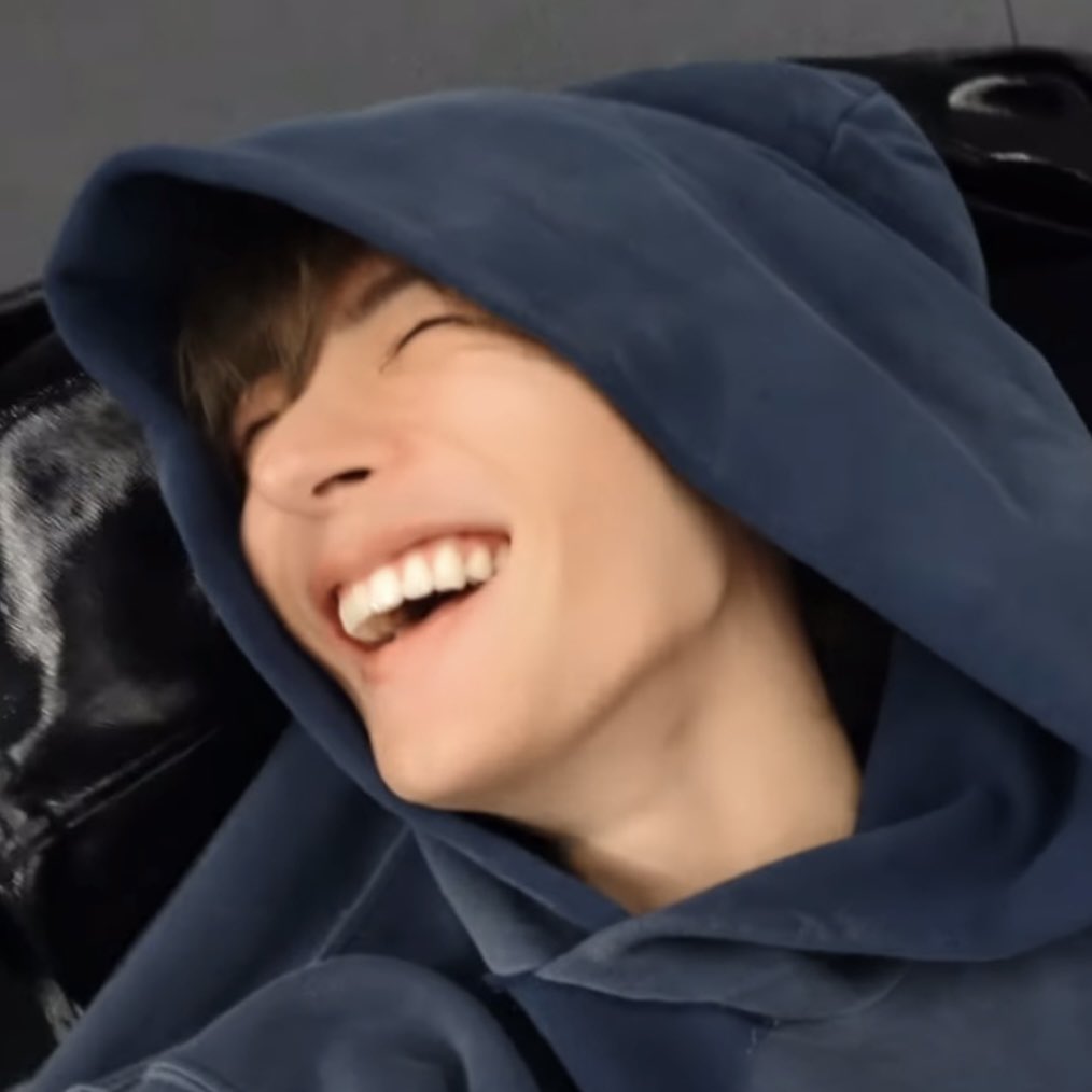 mel 𝜗𝜚 tweet media