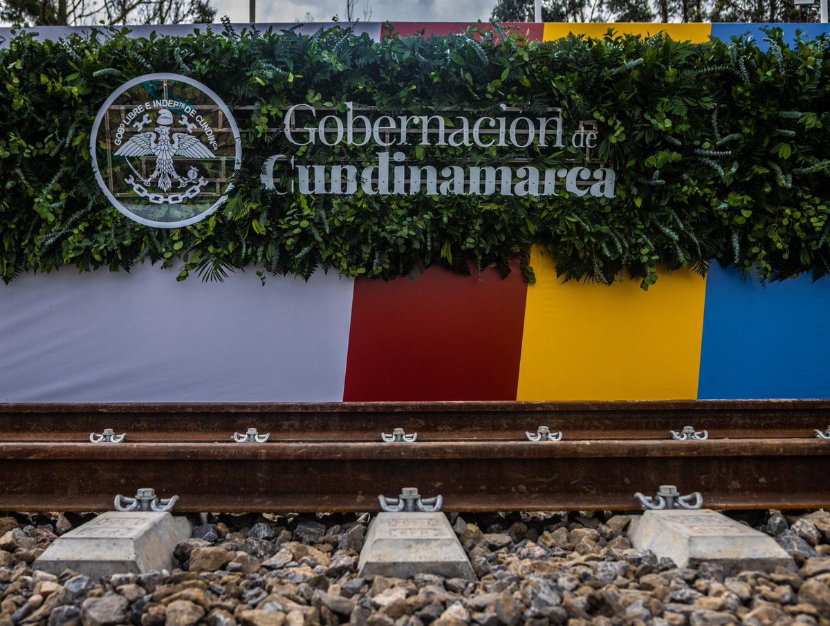 🌿👣 ¿Senderismo, gastronomía y cultura en un mismo día? Con el #RegioTram, el turismo sostenible en Cundinamarca deja de ser un sueño y se convierte en plan. ¡Prepárate para recorrer la Sabana de una forma diferente! #RegioSobreRieles