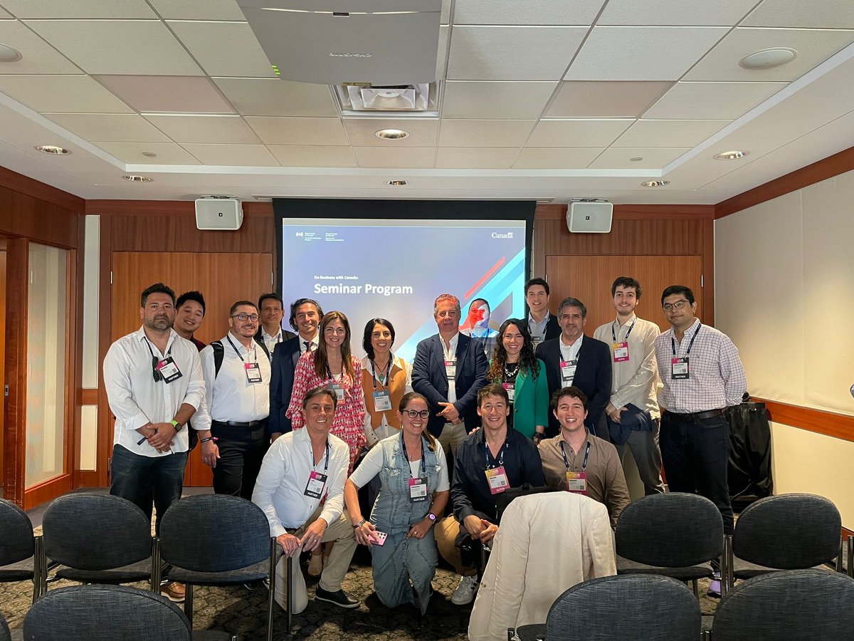 Connecting innovation ecosystems at the 1st-ever #WebSummitVancouver 🇨🇦!
A great week for our Trade Commissioner <a href="/Anaclaraacuna/">Anaclara Acuña</a> — full of tech, inspiration &amp; global collaboration 🌍 Thanks to the 15 🇺🇾 companies &amp; to <a href="/UruguayXXI/">Uruguay XXI</a>, <a href="/CutiUy/">Cuti</a> &amp; <a href="/CancilleriaUy/">Cancillería Uruguay 🇺🇾</a>