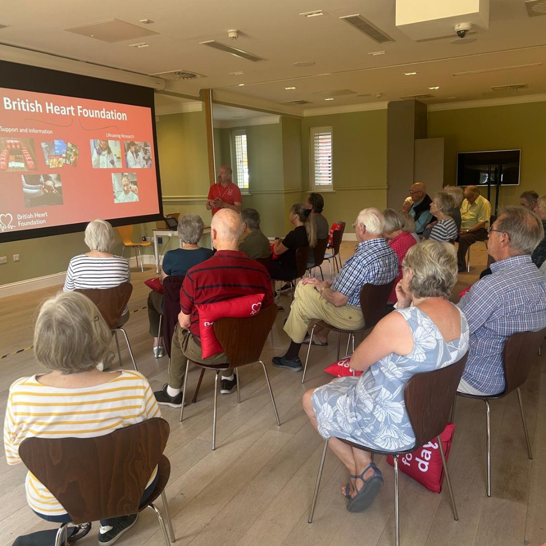 InspiredLifeUK's tweet image. Resident hero Mike Handy hosted a life-saving CPR &amp;amp; defib session at Great Alne Park with BHF — because every second counts! 🚑 💓

#GreatAlnePark #InspiredVillages #CPRTraining #DefibAwareness #CommunitySpirit